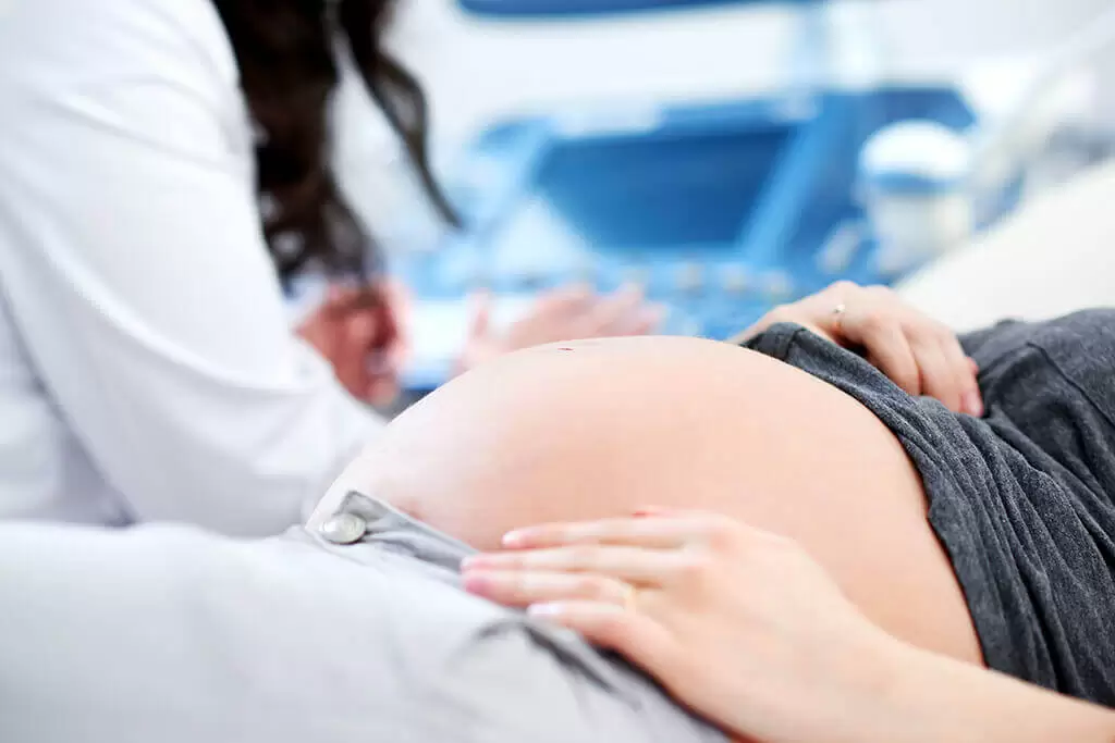 Linea Nigra: What the Dark Pregnancy Line on Your Belly Means (2026)